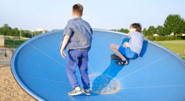 "Celui qui a mis le feu à 10 ans, demain, il fera partie des émeutiers" : ce maire envoie une facture de 415 000 € aux parents après l'incendie d'un parc en Seine-et-Marne
