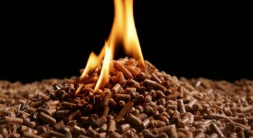 Chauffage : cet accessoire malin permet de brûler des granulés de bois dans une cheminée sans acheter de poêle à pellets