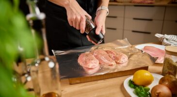 Cholestérol : 2 épices à ajouter à vos plats, selon les diététiciens