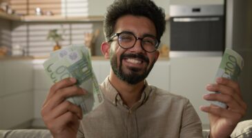 Il découvre des faux billets Bojarski dans son grenier et pense faire fortune : tout lui est confisqué