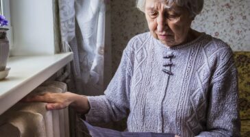 Bruna, 80 ans, ne peut plus payer ses factures à la suite de la hausse des prix : « Je reste chez moi avec un manteau et des gants pour ne pas avoir à allumer le chauffage »