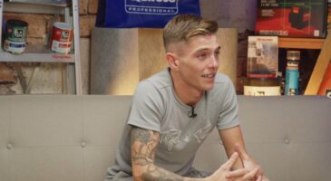 José, maçon de 23 ans, à propos de son salaire sur les chantiers : "Personnellement, je ne me déplace pas pour moins de 2 500 euros"