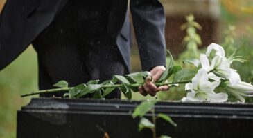 La France compte davantage de décès, mais l’âge moyen au décès se rapproche des 80 ans