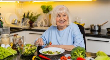 Maria Luisa, chercheuse émérite âgée de 100 ans : "J'ai toujours cherché à manger des aliments naturels et j'ai fui la nourriture transformée et assaisonnée. Je mange de tout mais en petites quantités, tout très mesuré, surtout des protéines animales et végétales"