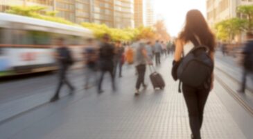 Nous tournons presque tous à gauche en marchant, mais personne ne sait vraiment pourquoi