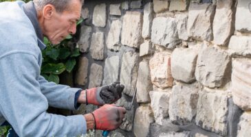 Rafael, maçon retraité de 75 ans : "La partie la plus difficile de la construction d’un bâtiment, c’est la collecte de l’eau, tout le processus depuis les fondations jusqu’à la pose du toit