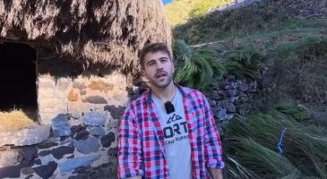Dani a acheté une cabane de berger vieille de plus de 200 ans et la rénove avec l'aide de son ancien propriétaire : "En 1995, il y avait 60 cabanes au toit de chaume, aujourd'hui il n'en reste plus que 35 ou 40"