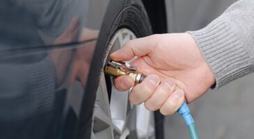 David Vazquez, mécanicien expert en carburant automobile : "Une mauvaise pression de pneus peut augmenter la consommation d’essence de 20 %"