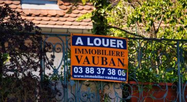 Cet experte en logement est formel : «  Ne mettez jamais de panneau 'À louer' sur votre balcon, car cela peut attirer des squatteurs et leur donne les 3 choses dont ils ont besoin pour s’introduire chez vous »