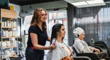 Après 44 ans de coiffure, Nadine Le Gac prend sa retraite