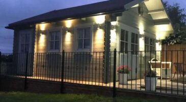 Cette maison préfabriquée de deux étages et trois pièces est vendue au prix réduit de 7 246 euros