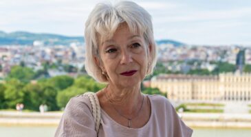 Olivia, 70 ans, doit continuer à travailler à cause de sa petite pension de retraite : "Après avoir payé mon loyer et mes factures, il me reste 170 euros pour vivre"