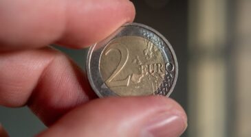 Ces pièces de 2 euros produites entre 2015 et 2025 se revendent jusqu'à 2 500 euros
