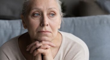 Jane, 66 ans, craint déjà de passer l’hiver avec sa petite pension de retraite : "Nous portons de gros pulls, nous allumons nos poêles à bois et nous utilisons le Air Fryer à la place du four"